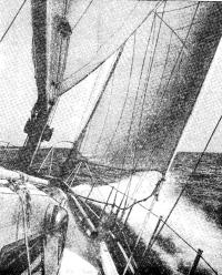 Вид на море с палубы яхты Л6