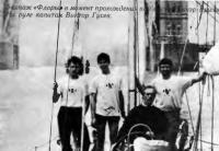 Экипаж «Флоры» в момент прохождения Тауэр Бридж