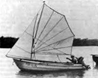 Лодка «Пелла» с парусом