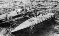 Один в открытом море. Кадр из фильма «Гонка века»