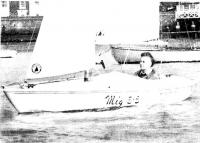 Оливер Ли за рулем яхты «Миг-3,5»