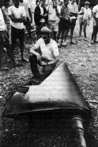 Питер Блейк у сломанного китом пера руля