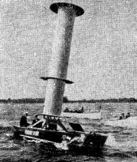 Рис. 10. Экспериментальная яхта-ротороход А. Флетнера (1925 г.)