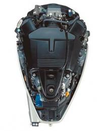 Мотор "Honda 225" имеет клинообразную в плане форму
