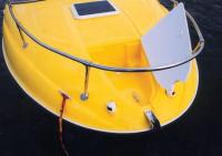 Носовая часть дизельного желтого катера "Marlin 21"