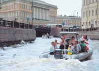 Прогулка по каналам на моторной лодке