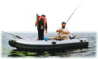 Рыбаки на надувной лодке с мотором