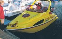 В этой польской моторной лодке необычно реализована идея "саней Фокса"