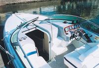 Водительское место катера "Formula 280 Sun Sport"
