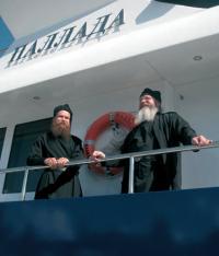 Священники на теплоходе 