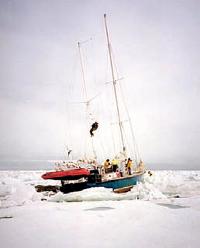 Яхта "Апостол Андрей" во льдах
