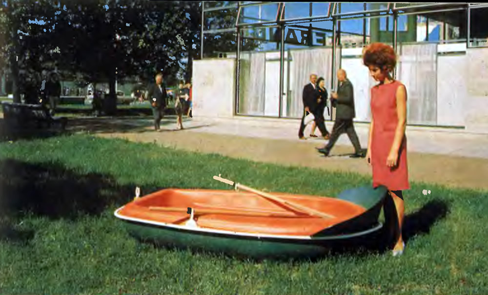 Лодка «Спортиак-1» со съемным носовым козырьком для плавания с подвесным мотором