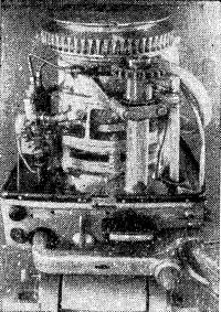 Мотор «Привет» со снятым капотом