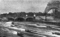 Участники гонок «6 часов Парижа» у Иенского моста