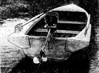 Вид переделанной лодки с булями и самодельным мотором