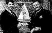 Вручение точной масштабной копии швертбота