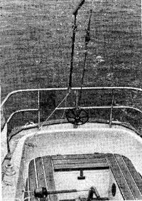 Авторулевой, смонтированный на 9-метровой яхте