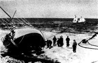 «Барборка» у берега на боку