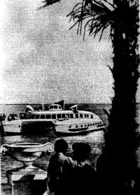 «Экспресс» принимает пассажиров в Сухумском порту