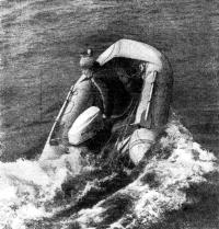 Фото лодки «Орион» с мотором и одним пассажиром