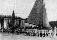Колонна ленинградских яхтсменов на параде в День физкультурника в 1937 году