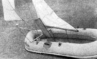 Надувная лодка «Вега» с кинжальным швертом и вооружением шлюп