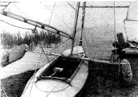 Однобалочный тримаран А. В. Румянцева с расположением шверцев на концах балки