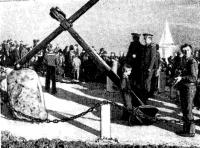Памятник Берингу и его спутникам в бухте Провидения