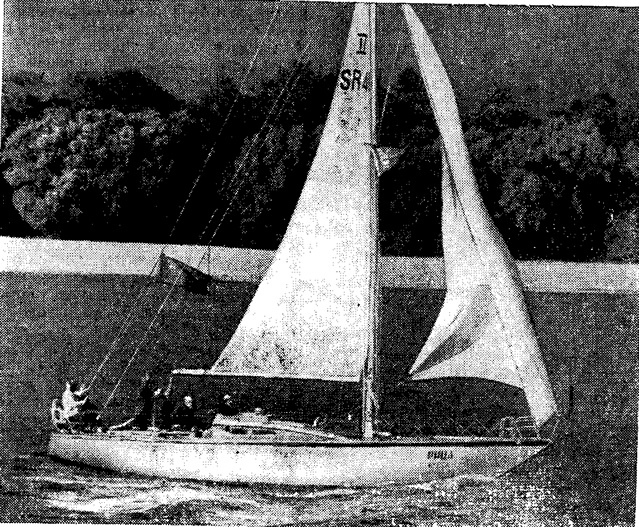 «Рица» подходит к причалу родного яхт-клуба