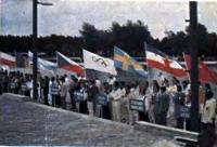 Участники Олимпиады с флагами