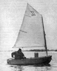 Лодка «Ерш-П» с парусом
