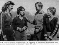 М. П. Сафонов со своими воспитанницами