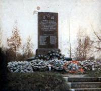 Памятник героям-морякам у Осиновского маяка