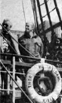 Тур Хейердал на борту западногерманского парусника, носящего его имя
