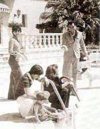 Аронау с первой женой Ширли и детьми