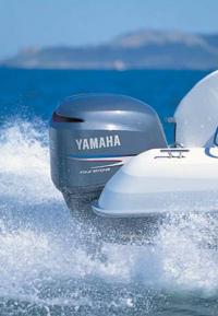 Четырехтактный мотор «Yamaha» на транце