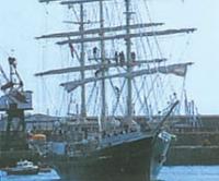 Деревянный парусный корабль 