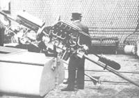 Механик Альфред Сегуин со своим веслом