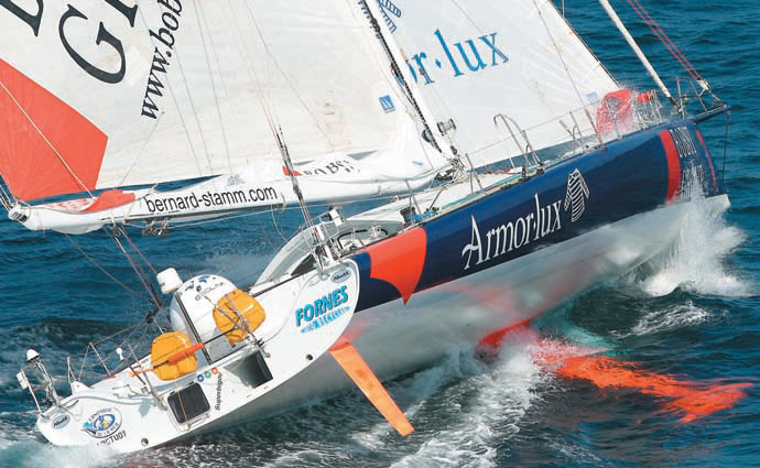 Победитель «Around Alone 2002-2003» Бернард Штамм и его яхта «Bobst Group - Armor Lux»