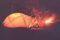 Подсвеченная изнутри палатка ночью