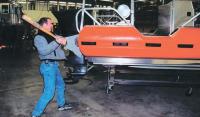 Привальный брус обеспечивает непотопляемость лодки и защиту корпуса от повреждений