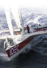 Тримаран IDEC под парусами