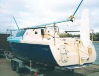 Яхта «Алекстар-25» на трейлере