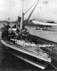 Яхта «Вирма» с экипажем у причала