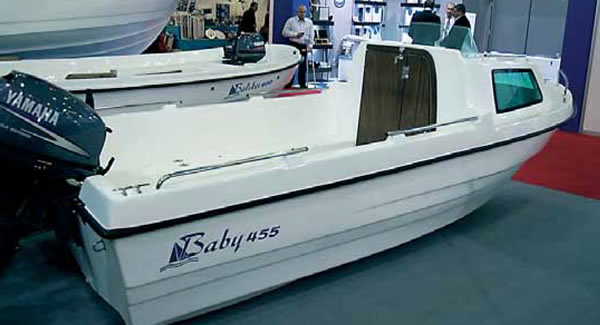 4.5-метровый каютный катер под 30 л.с. «Baby» от верфи «Mursan Marin» из Бурсы