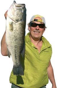 Басс на 2 кг, добытый в водохранилище Риба-Роха (Эбра)