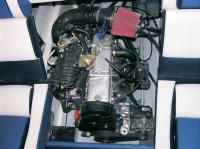 Двигатель под капотом катера