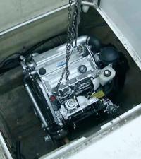 Двигатель в моторном отсеке