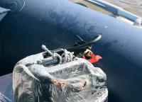 Дыхательная трубка «плюется» внутрь лодки