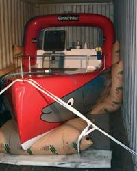 Лодка в контейнере для транспортировки